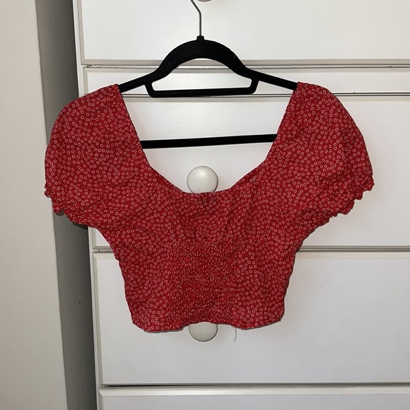 Princess Polly: red floral milkmaid crop top 🌹 - Picture 3 of 4